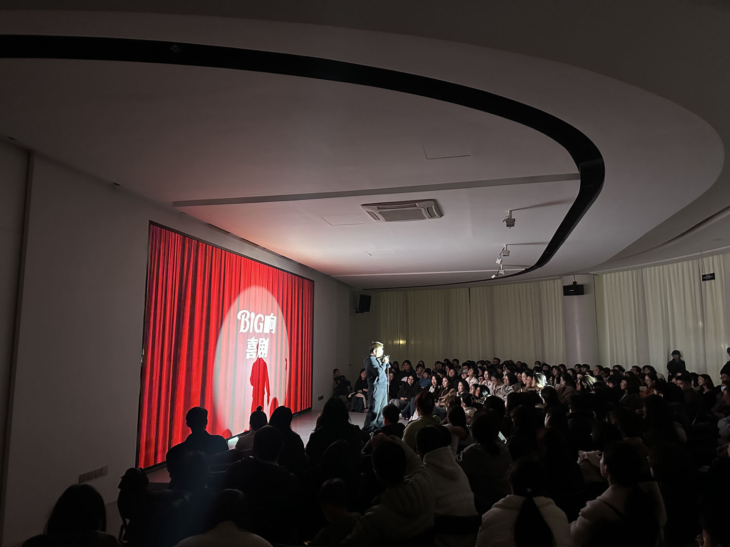 木兰俱乐部脱口秀专场演出现场，BIG喷喜剧品牌活动